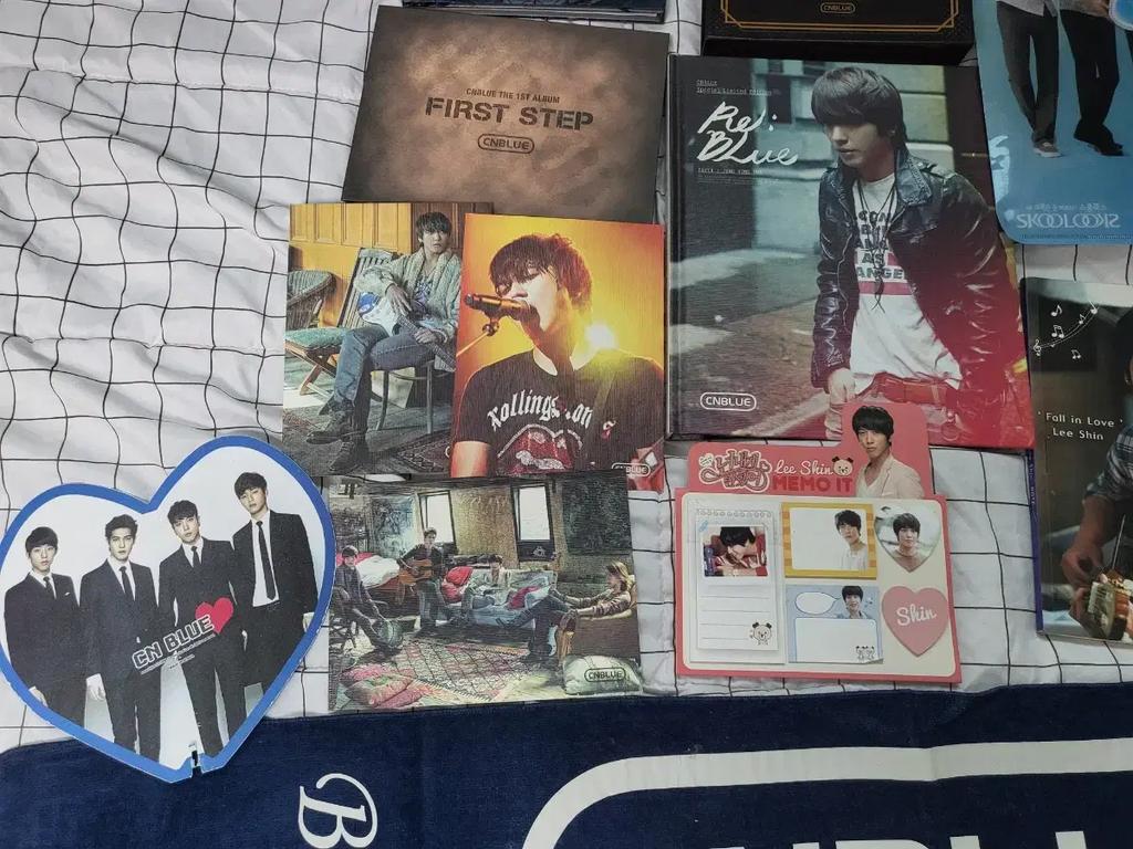 CNBLUE CENBLUE album z gadżetami plakat MD Używany