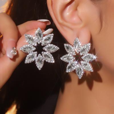 High-End Gorgeous White Crystal Flower Earrings Fashion Advanced Sense Of Earrings Bridal Earrings Women's Earrings 1 Pair