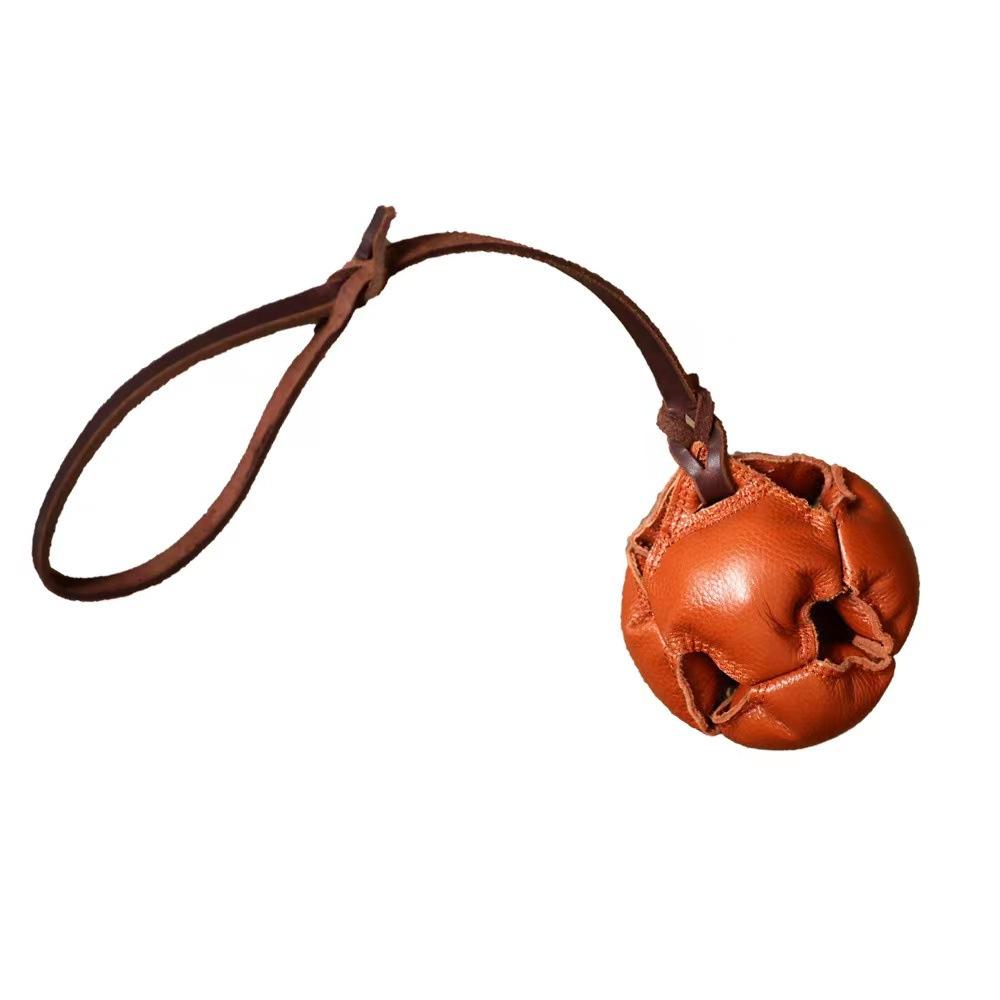Welpen Kleine und mittelgroße Hundeerziehung Rinderleder Ball Trainingszubehör Beißball Haustierspielzeug Entlüftungsball Rinderleder Beißstock