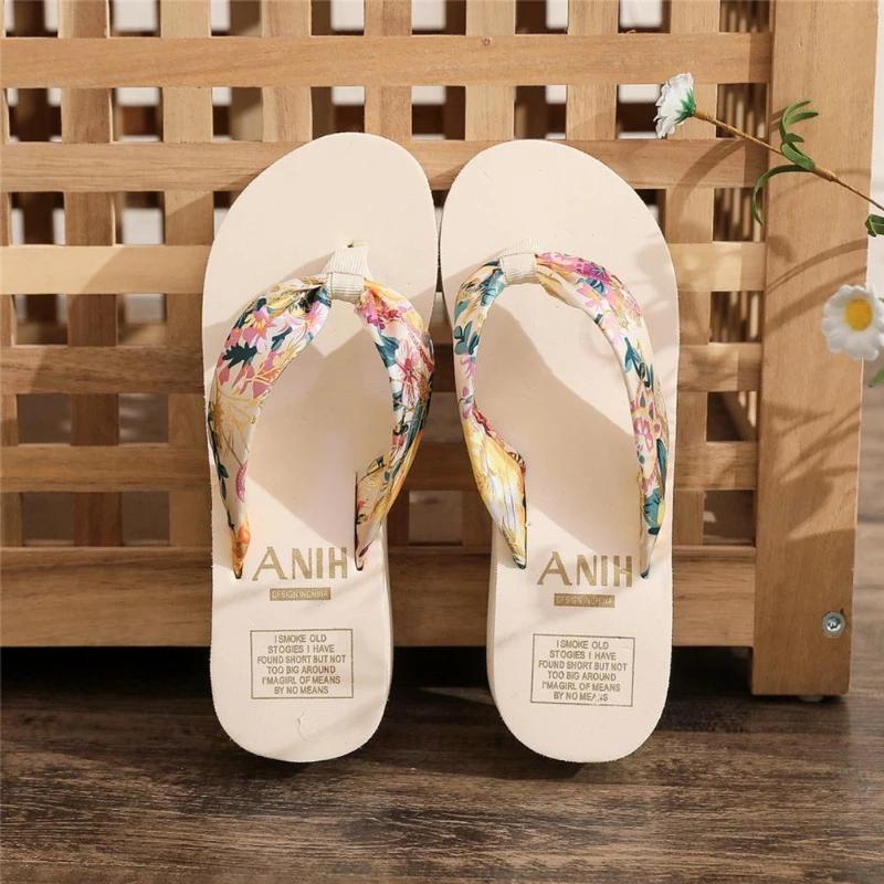 Fashion Sandals 2024 Summer New Shiny Diamond Flowers Thick Bottom Slope Heel Round Toe Clip Comfortable Flip-flops Women