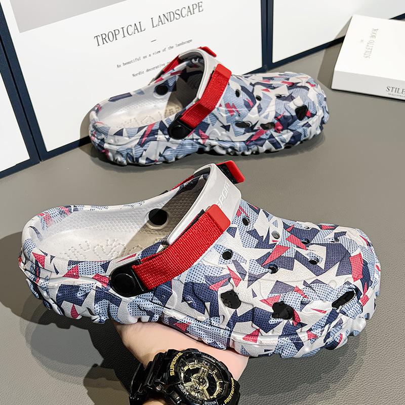 Men's Hole Shoes Fashion Street Art 2025 New Summer Wear Cool Outdoor Cool Slippers Sports