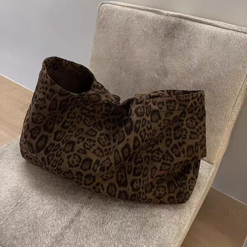 Yogodlns Retro Leopard Print Niche Commuter Large Capacity Shoulder Bag Totes Autumn and Winter New Travel Underarm Bag