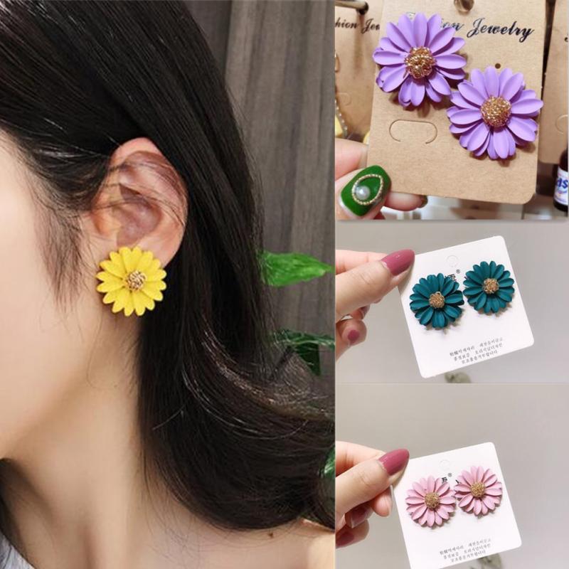Satın alın 1 Pair Earrings Color Chrysanthemum Flower Stud Earring Simple Sweet Pastoral Style