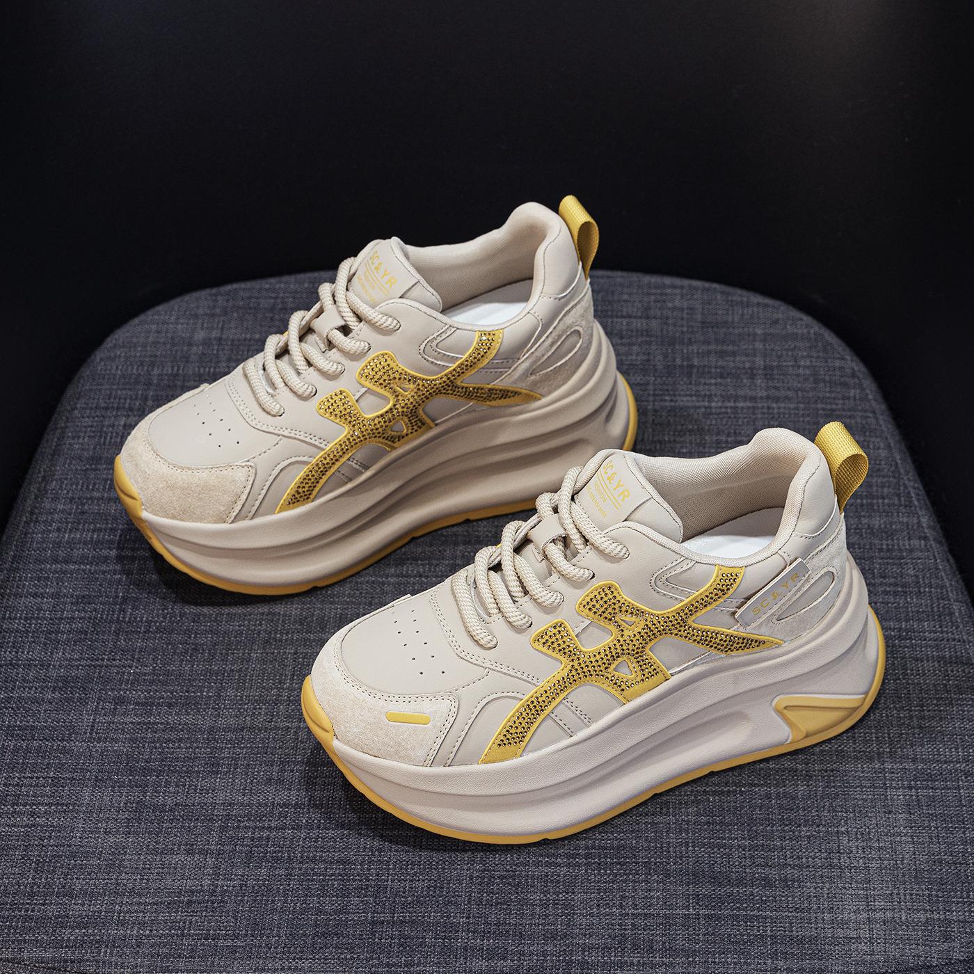 

Small thick-soled Forrest Gump shoes women s autumn 2025 new casual fashion versatile Douyin explosive version height-increasing women s shoes 33