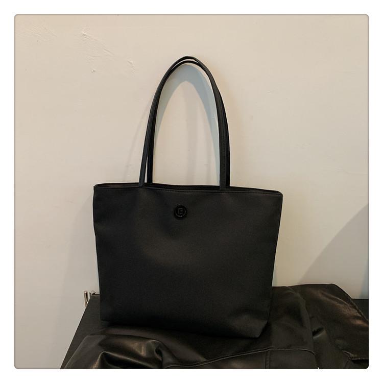 

Элегантная нейлоновая сумка-тоут в корейском стиле для женщин 2024 Зимняя сумка на плечо для поездок на работу чёрный