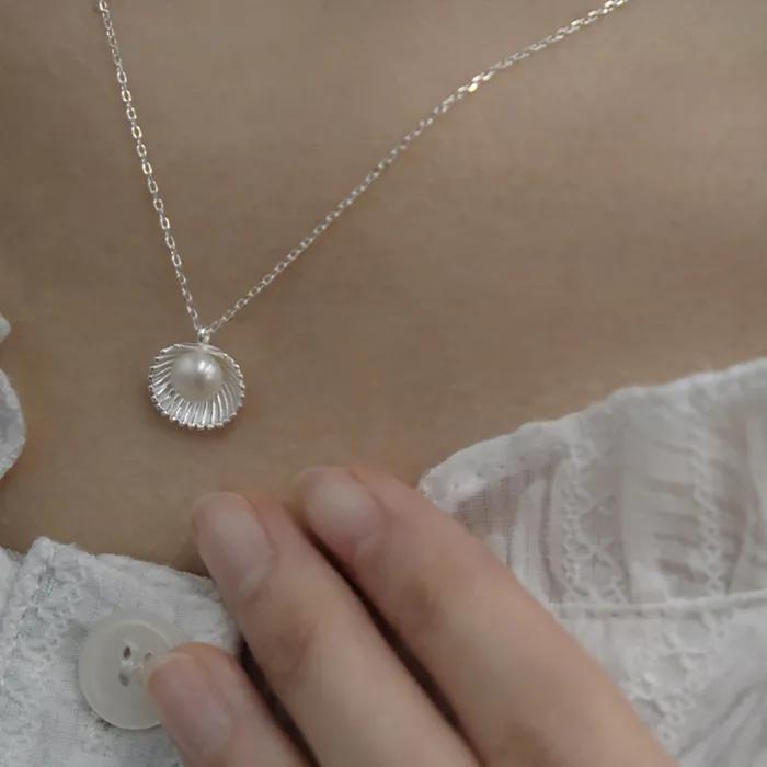 CLAM PEARL NECKLACE
