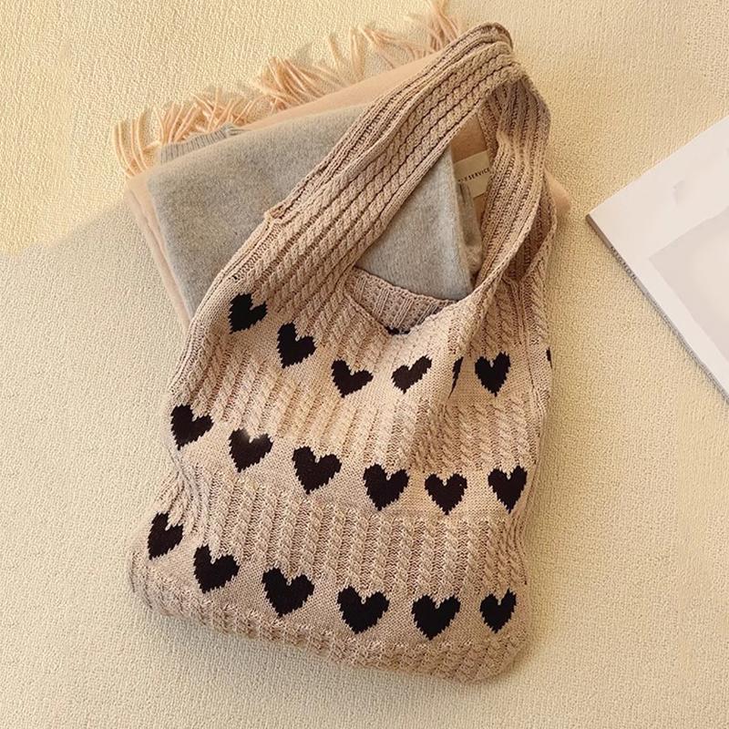 

Knitted Love Pattern Tote Bag Stylish Woven Handbag Shoulder Bag for Women Party Work Travel Underarm Bag Outdoor 35x10x31cm хакі
