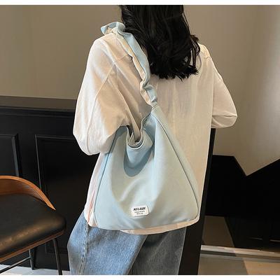 Nischen-Bonbonfarbe leichte plissierte Schultergurt-Tragetasche Damen Sommer neu große Kapazität Schulter Messenger Bag