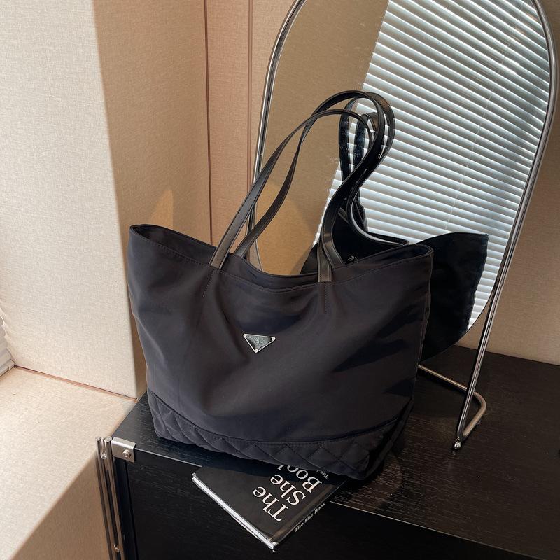 Large-capacity casual tote bag women's new autumn and winter versatile fashion simple shoulder underarm commuter bag