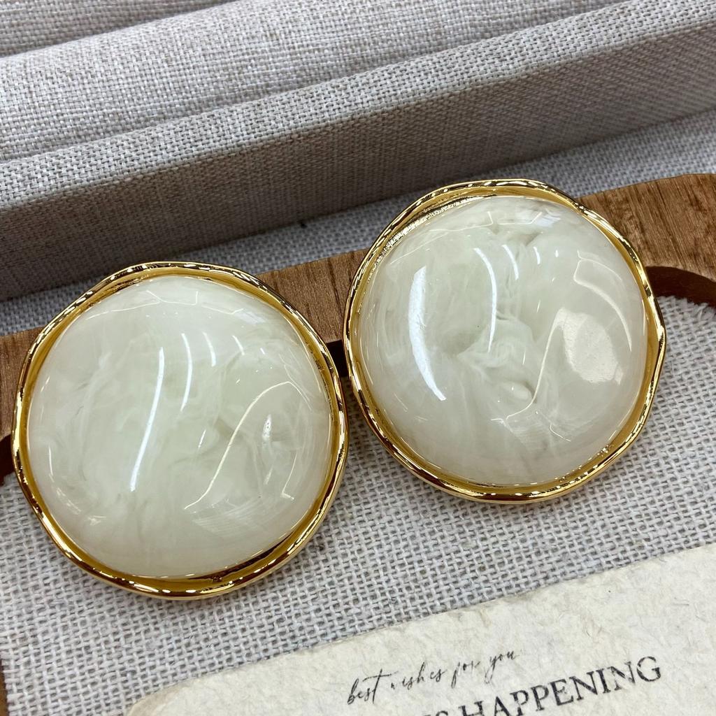 Folded Round Stud Earrings Women'S Retro Temperament Earrings Autumn And Winter High-End Exaggerated Earrings