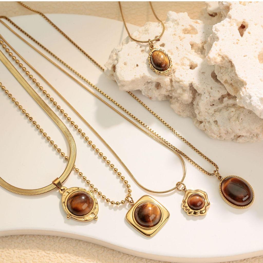 Maillard Style 18k Gold Irregular Tiger's Eye Pendant Necklace