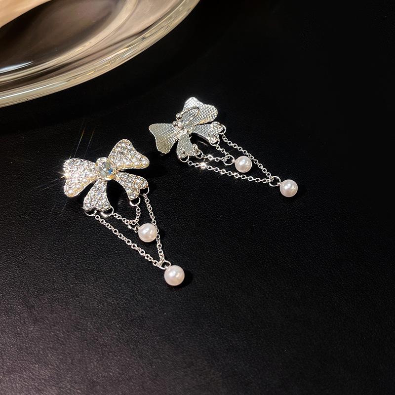 Non-Pierced Ear Cuffs: Elegant French Pearl Chain Studs with a Luxurious High-Design Flair