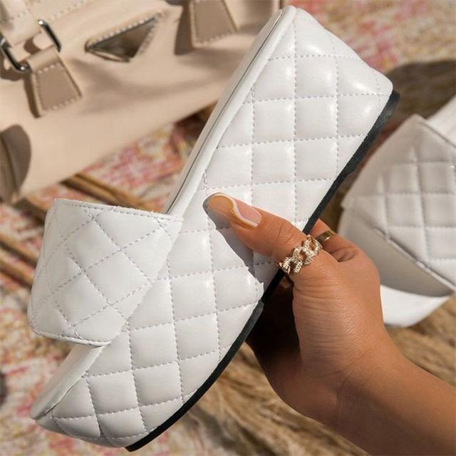 Обувь на плоской подошве женские тапочки повседневные сандалии новые летние модные шлепанцы с открытой пяткой женские пляжные шлепанцы из искусственной кожи 38 белый 3619₽