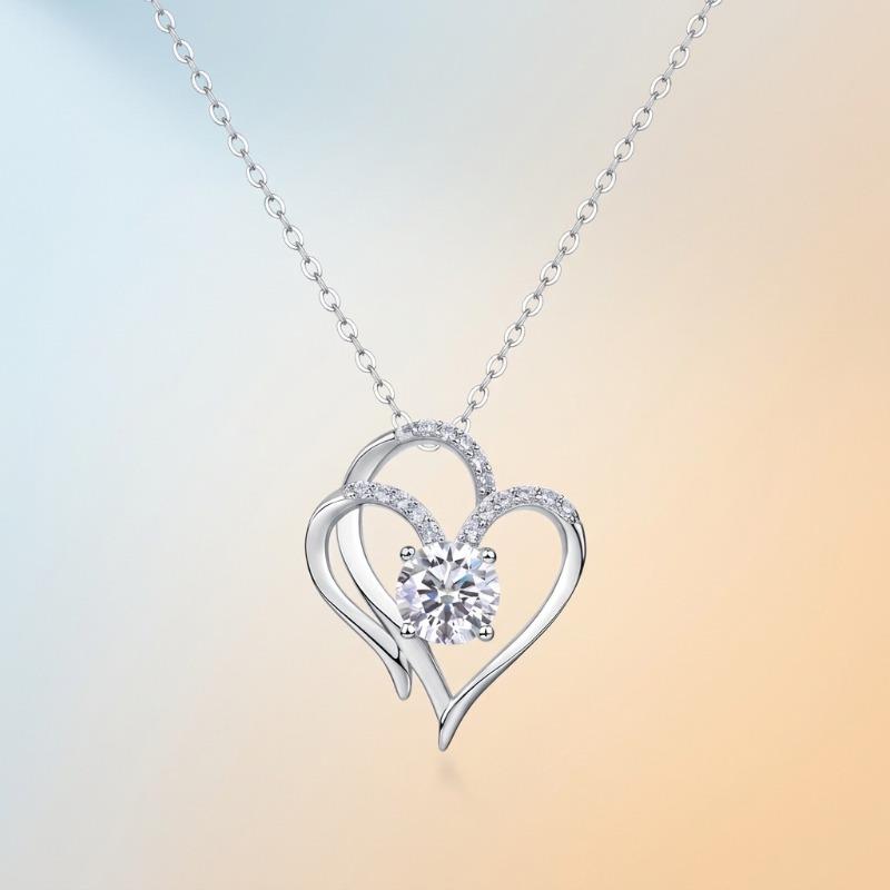 S silver heart necklace, moissanite love pendant, collarbone chain, hot-selling silver jewelry, non-fading necklace.