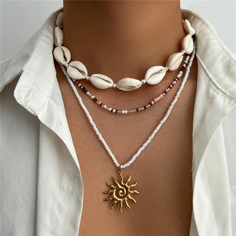 European And American Men's Necklace Beach Vacation Style Coconut Shell Beaded Light Luxury High-end Sun Pendant Clavicle Chain Jewelry