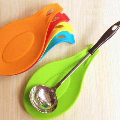 Candy Farbe Küche Werkzeuge Hitzebeständigem Silikon Setzen EINEN Löffel Matte Isolierung Matte Tischset J19