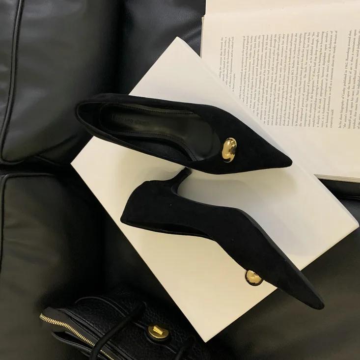 Eleganckie Buty na Koturnie Damskie Szpilki 2025 Nowe Szpiczaste Czółenka Biurowe Damskie Metalowa Klamra Płaskie Czółenka Modne Buty na Imprezę Sukienkowe