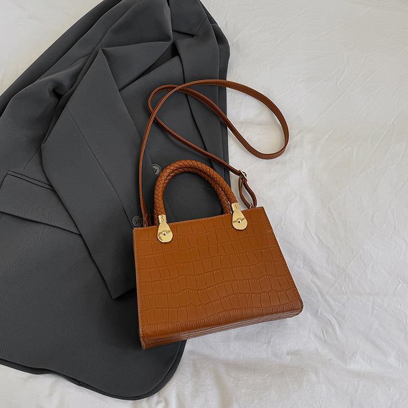 Small Square Bag Solid Color Simple Messenger Personality 2025 Popular New Fashion Casual Beautiful Small Bag Niche Design Bag
