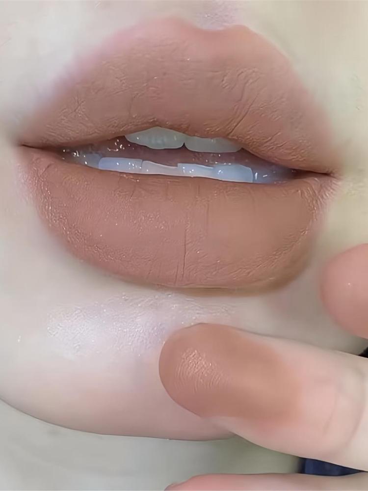 Elegant Nude Milk Coffee Color, Low Saturation Matte Lip Mud, Autumn and Winter Light European and American Nude Color Matte Finish