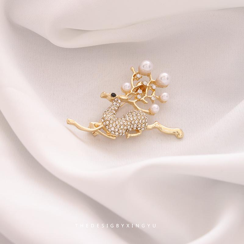 Broche Elegante de Pérola Dourada e Espiga de Trigo: Acessório Versátil e de Alta Qualidade para Mulheres