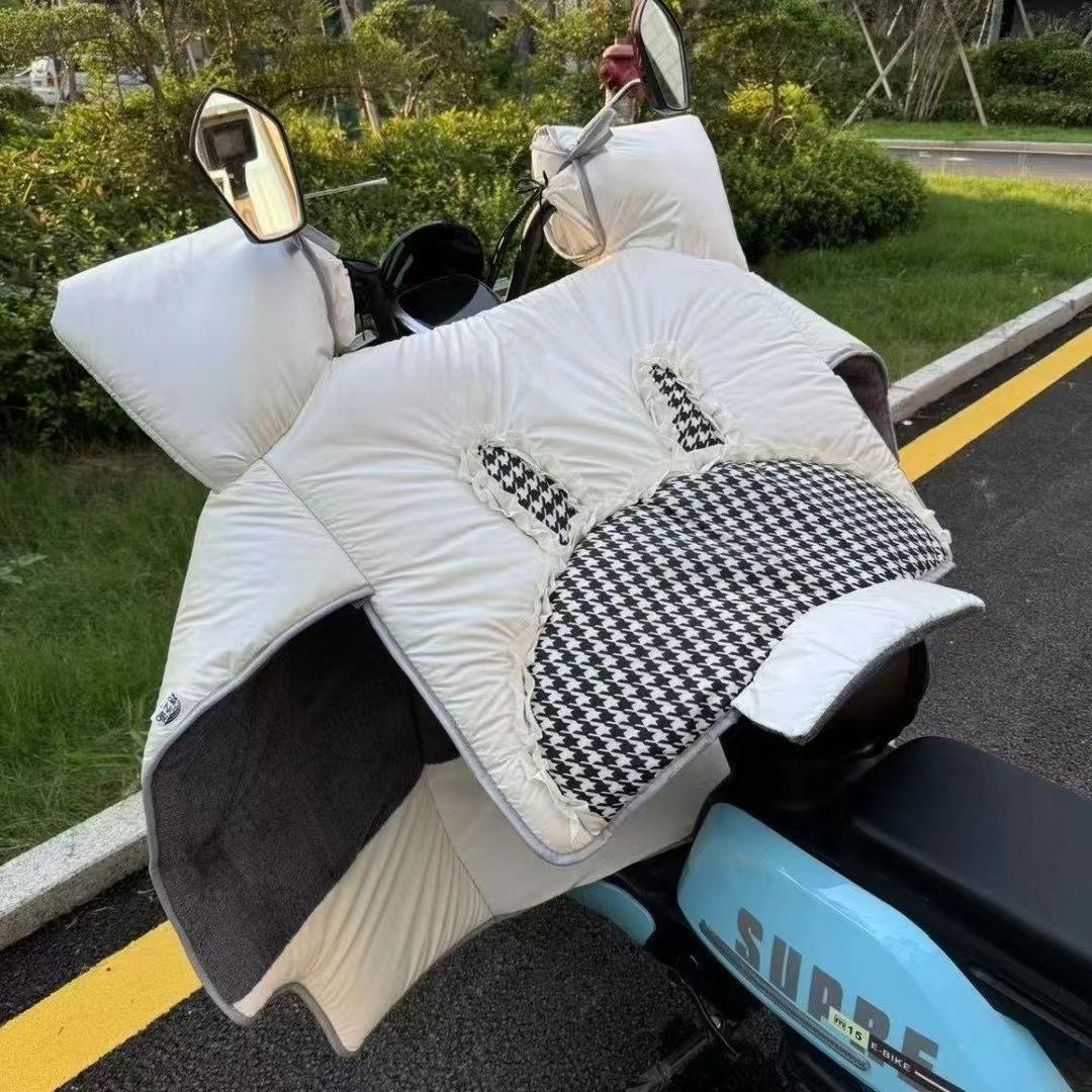 Electric Motorcycle Battery Windshield Cover: Fleece-Lined, Thickened, Windproof, Waterproof, Universal Fit for All Seasons