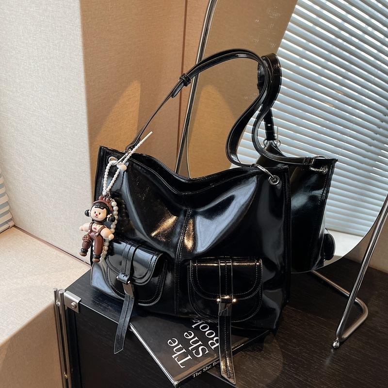 Casual Commuting Large-capacity Bag Women's New Fashion Versatile Shoulder Messenger Bag Tote Bag