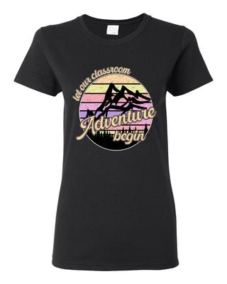 Lass unser Klassenzimmer-Abenteuer beginnen Helle Farben Damen Grafik-T-Shirt Unisex T-Shirt