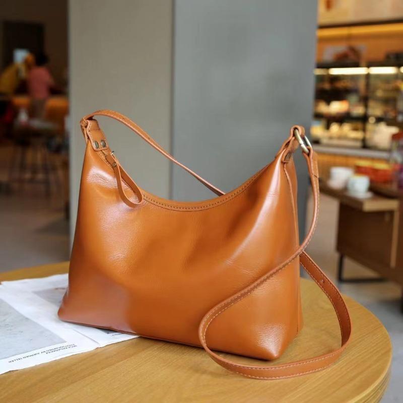 

Niche design original messenger bag, leather underarm bag, female gift girlfriend, light women s bag, simple women s bag 27*11*22CM