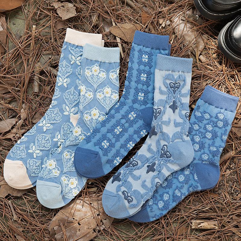 5 Pairs of Exquisite Retro Forest Style Embossed Flower Women's Mid Tube Socks With Personalized College Style Casual Socks