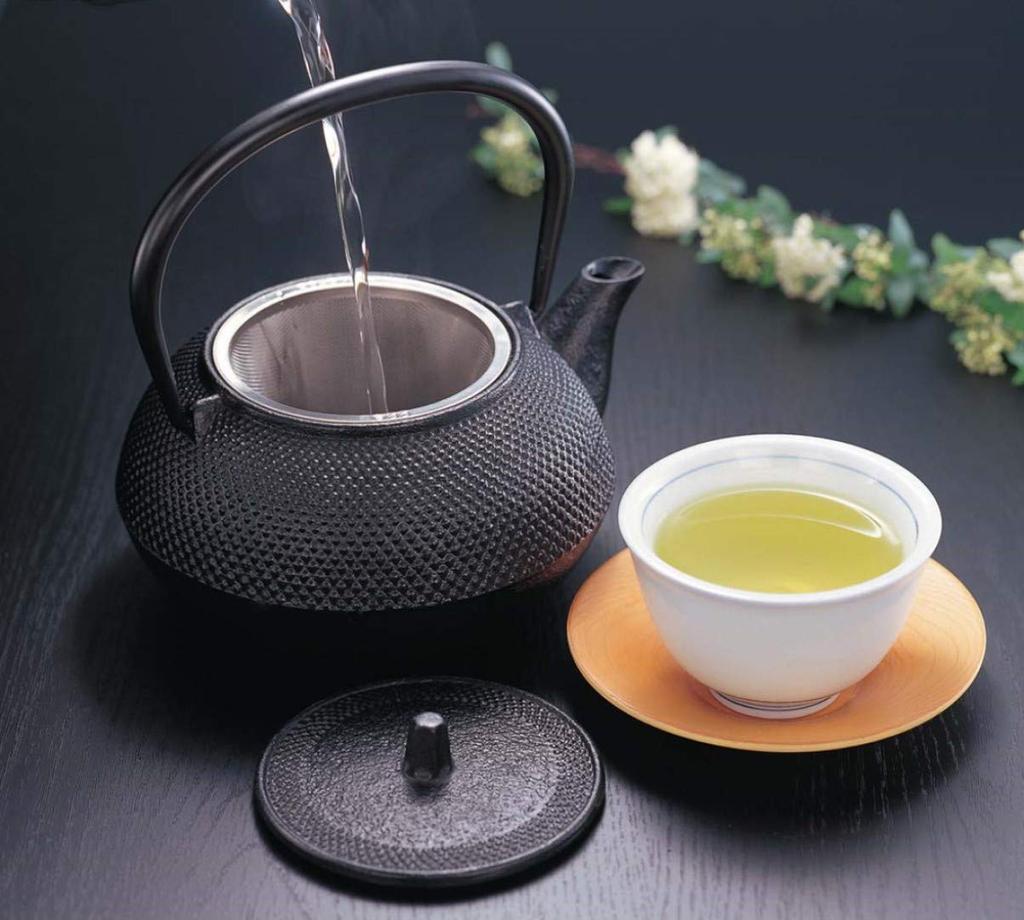 Iwachu Iron New Arare Black No Can be Used Over an Open Nanbu 11884 Teapot/Kettle 7-Type Finish, 0.8L, Enamel, Fire, Ironware,