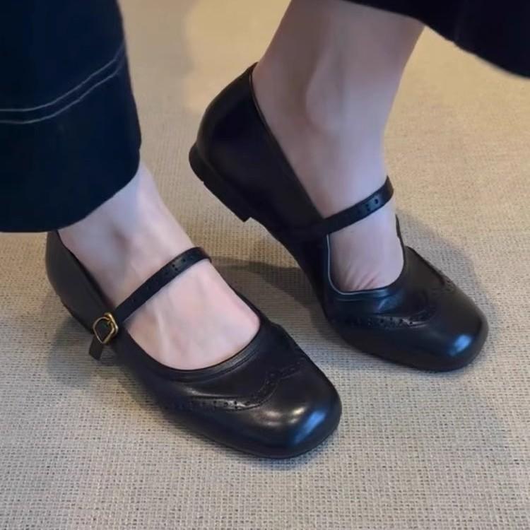 2025 Frühling und Herbst neue französische Retro-Lichtmaul kleine einzelne Schuhe Damen Rundkopf flacher Boden rosa Mary Jane Schuhe Ein-Wort-Schnalle