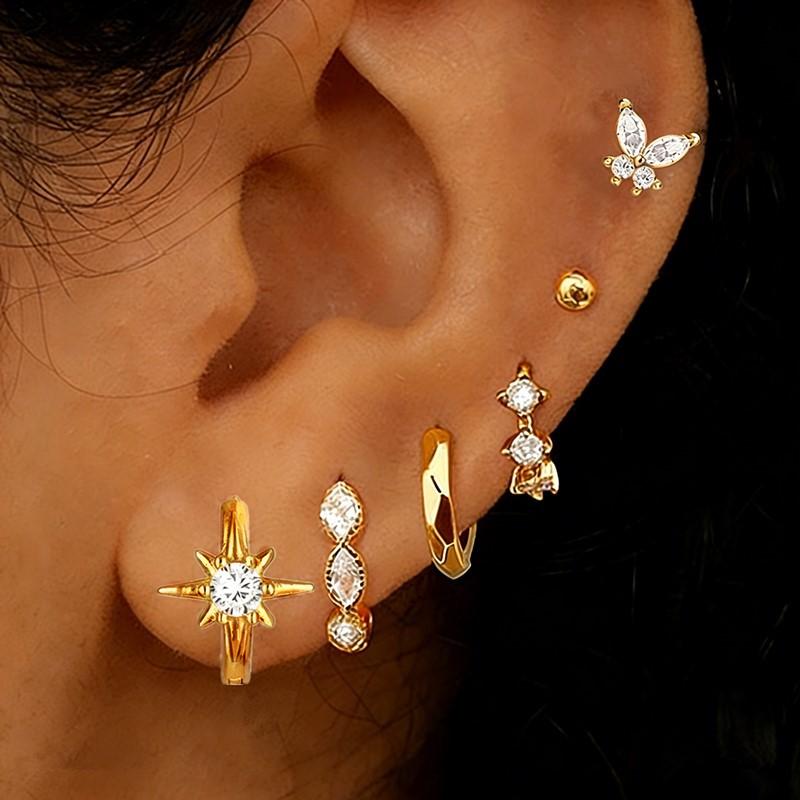 Set di 6 orecchini a cerchio Huggie in Cristallo Lucido per Donna Gioielli Trago Elica Borchie Cartilagine Farfalla Lotto di Piercing Lobe all'Ingrosso