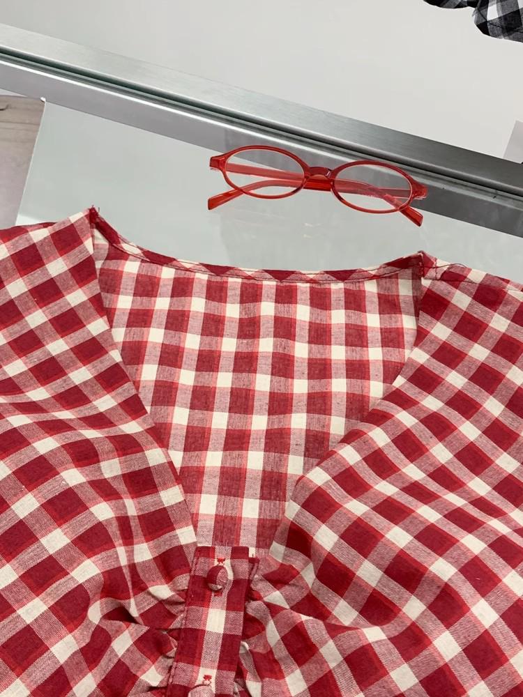 Pleated Checkered Sleeveless V-Neck Doll Shirt for Women - Petite Korean Style.