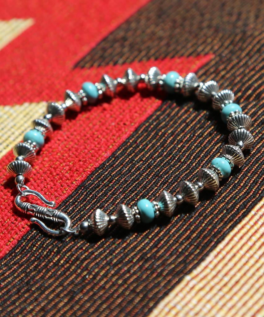 Knd Navajo Turquoise Bead Bracelet