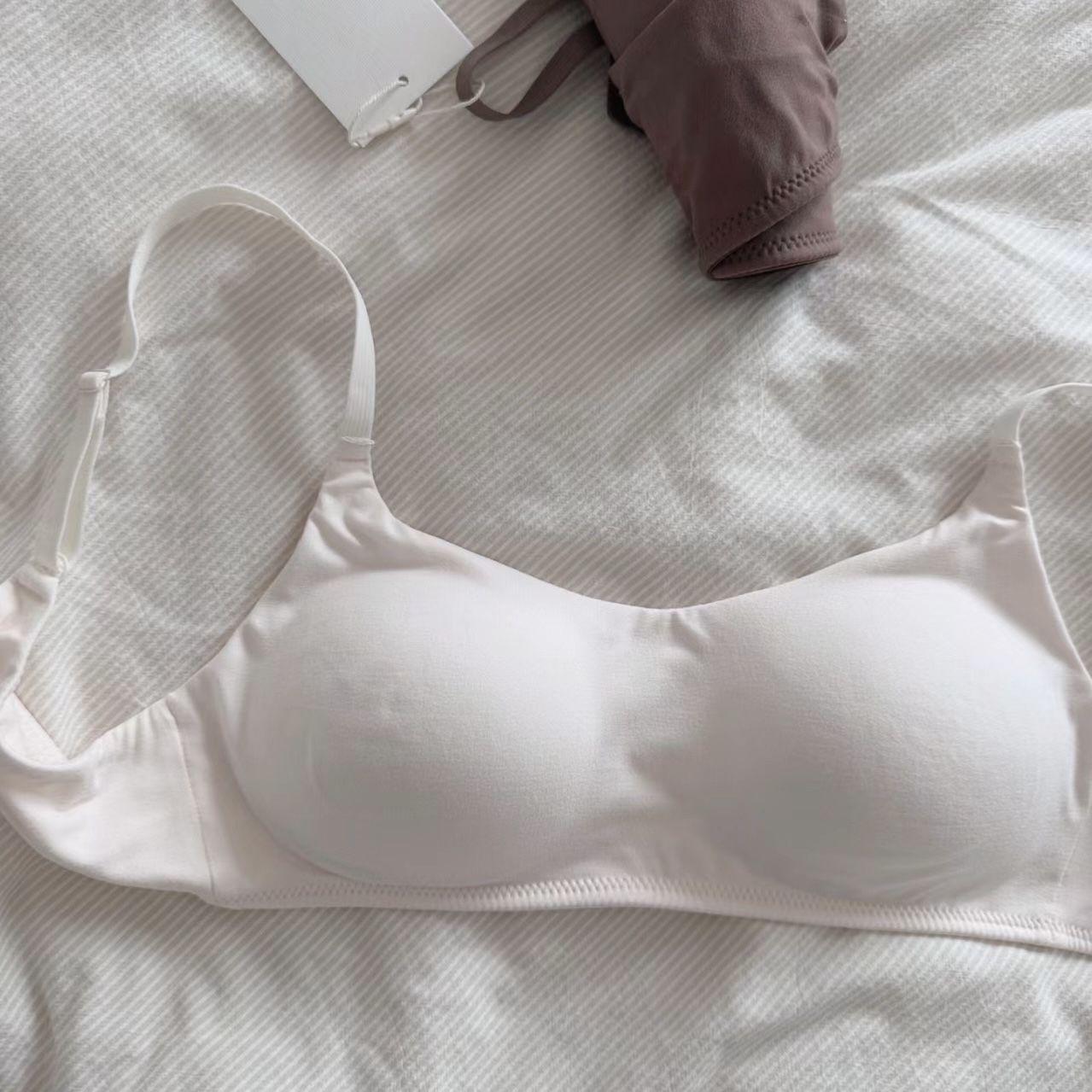 

Women s Small Bust Push-Up Seamless Backless Strap Modal Silk Wire-Free Tube Top Bra Anti-Drooping 32/70 молоко, білий колір