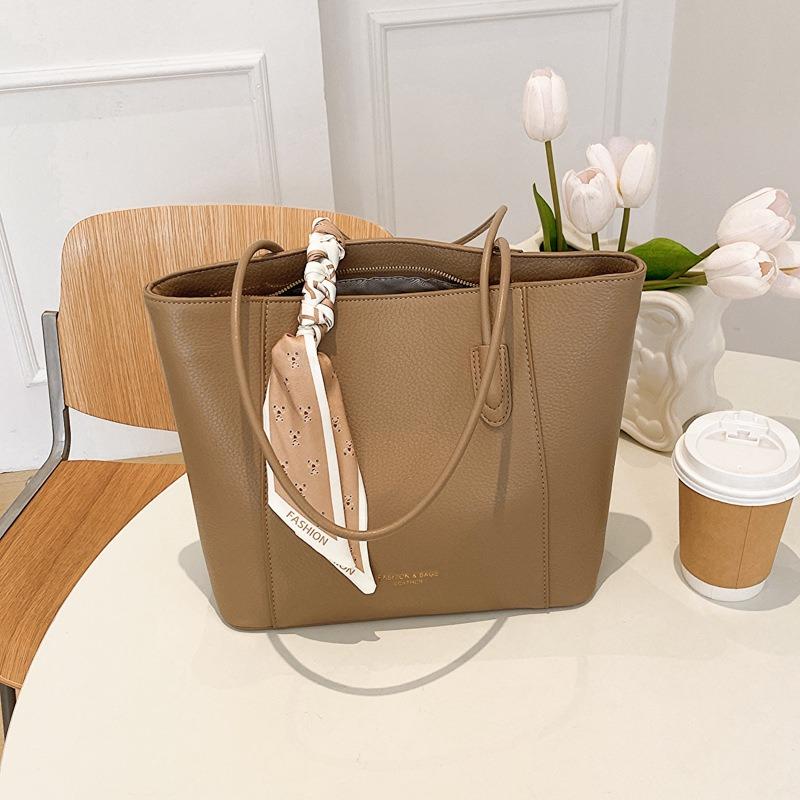 Bag women's new fashion texture simple versatile handbag college student makeup commute shoulder armpit bag