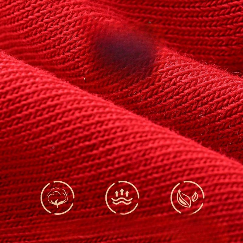 Röda strumpor bleknar inte. Nyåret är långt borta och fullt av glädje. Röda halvlånga strumpor, Välsignelsepresentstrumpor