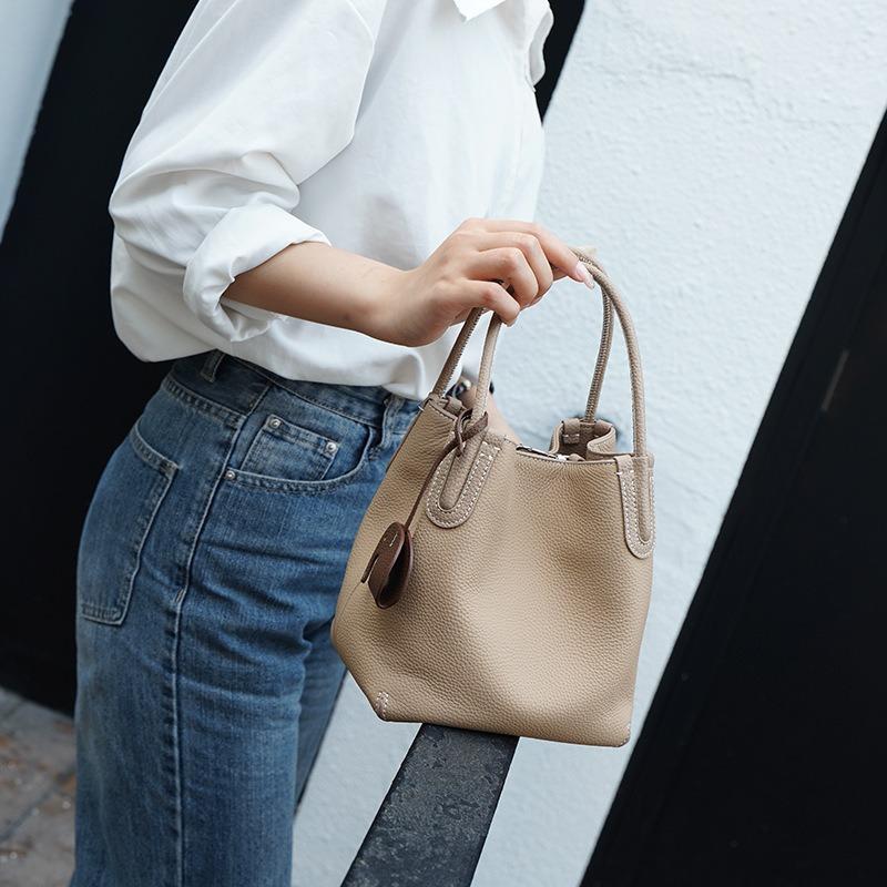 Leather Vegetable Basket Bag Women's Bag New Commuter Fashion Simple Women's Bag Crossbody Handbag Bucket Bag Cigarette Butts
