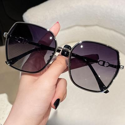 Big-box Fashion Ladies Sunglasses Little Red Book Tik Tok Online Celebrity Street Sun Protection and UV Protection Sunglasses.