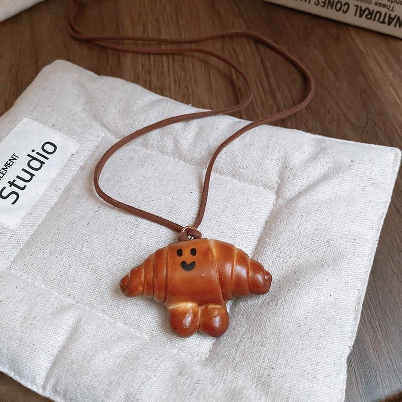 Bohemian Ethnic Distressed Bow Metal Necklace with Versatile Long Round Pendant 2025