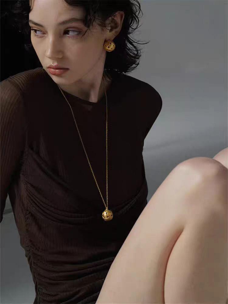 Hollow Knit Pompon Pendant Long Necklace: High-End Matte Sweater Chain for Autumn & Winter