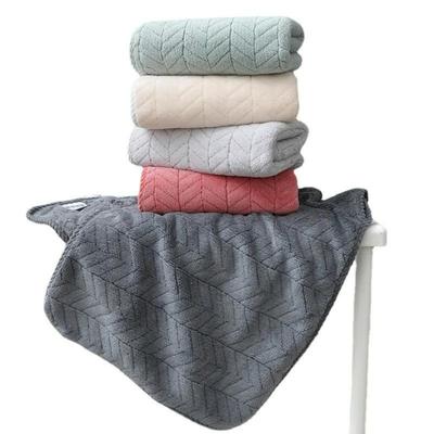 Serviette de bain en coton velours corail épaissie augmente l'absorption d'eau serviette de bain adulte affinité douce séchage rapide domestique