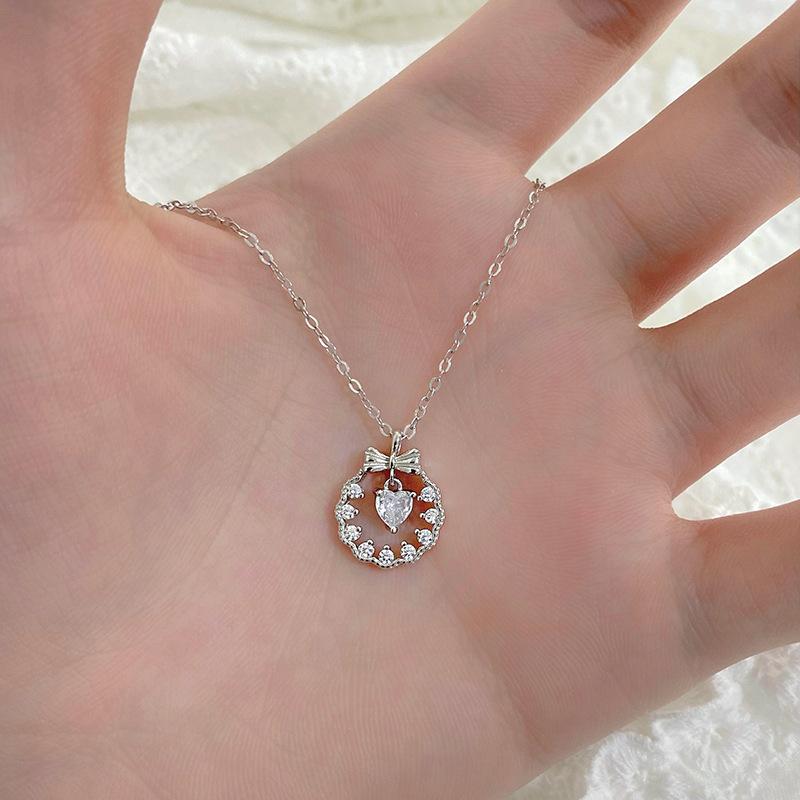 Exquisite Bow Knot Love Ring Necklace, Sweet, Light Luxury, and High Grade Collar Chain for Women