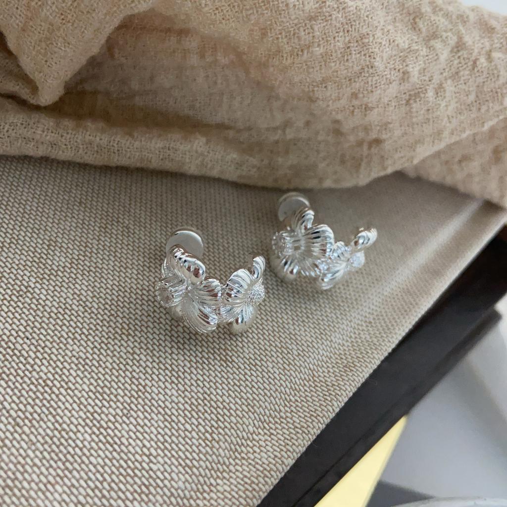 Exaggerated Atmosphere Flower Earrings Metal Wind Niche Design Earrings Women'S Light Luxury High-End Stud Earrings
