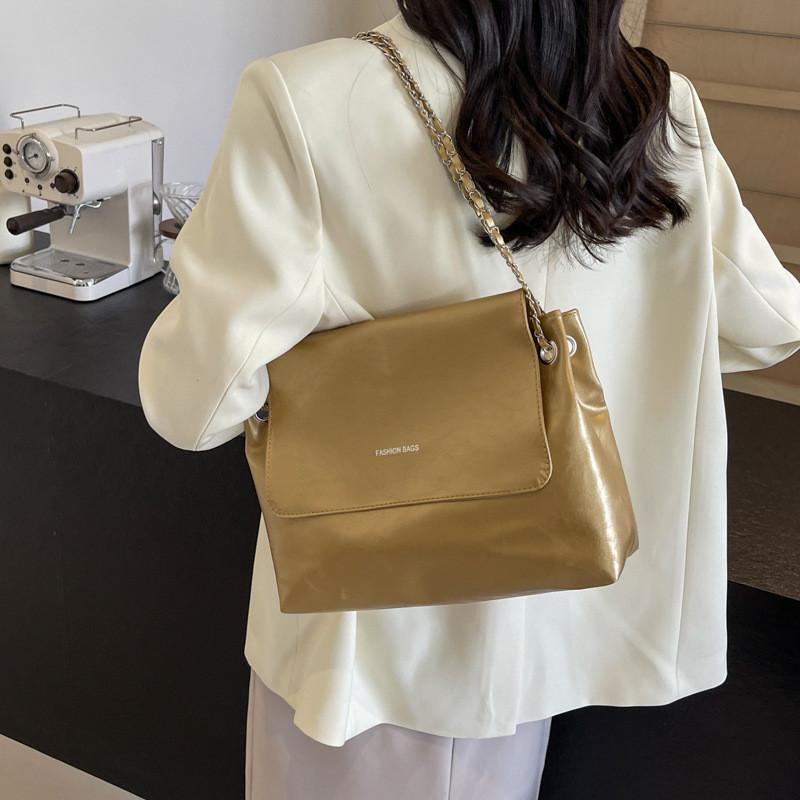 Chic Retro Large Capacity Tote Bag For Women 2024 Fashionable Casual Stylish Daily Shoulder Bag