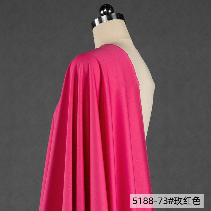 Seržový polyesterový materiál odolný proti pomačkání, mírně elastický, DIY angorově červený jarní a podzimní oblek, uniforma, pracovní bunda, látka