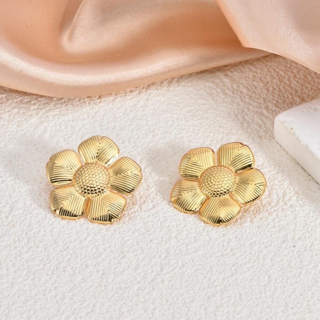 1 Pair Stylish 18K Gold Plated 304 Stainless Steel Ear Post Stud Earrings Heart Flower Butterfly Starfish For Women Gift
