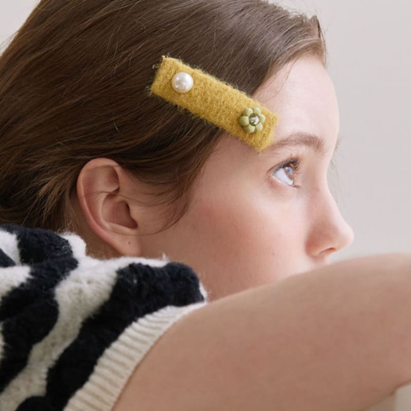 Luvinball Daisy & Pearl Knitted Hair Pin