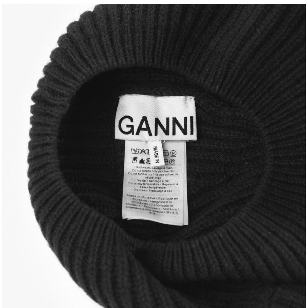 Ganni A4430 099 Štruktúrovaný baret s nášivkou loga