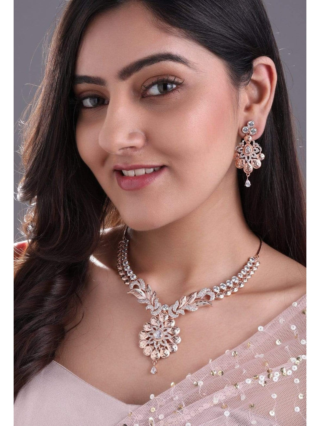 

Комплект украшений ручной работы Rubans с покрытием из розового золота и белыми камнями CZ с заклепками